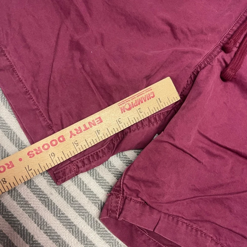 Vans Maroon Elastic Waist‎ Shorts Size Medium